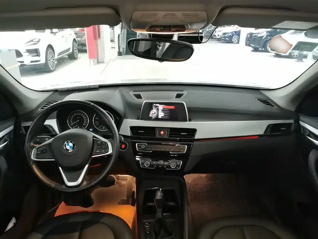 BMW X1 2016 sDrive18Li Premium Model фото 16