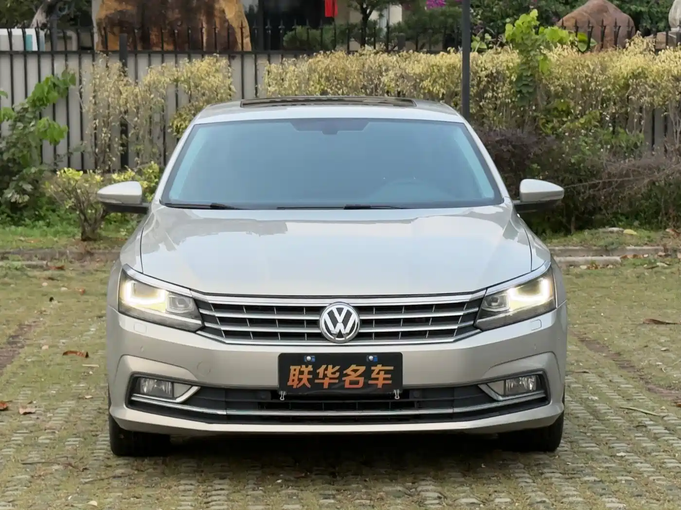 Volkswagen Passat 2017 330TSI DSG Luxury фото 2