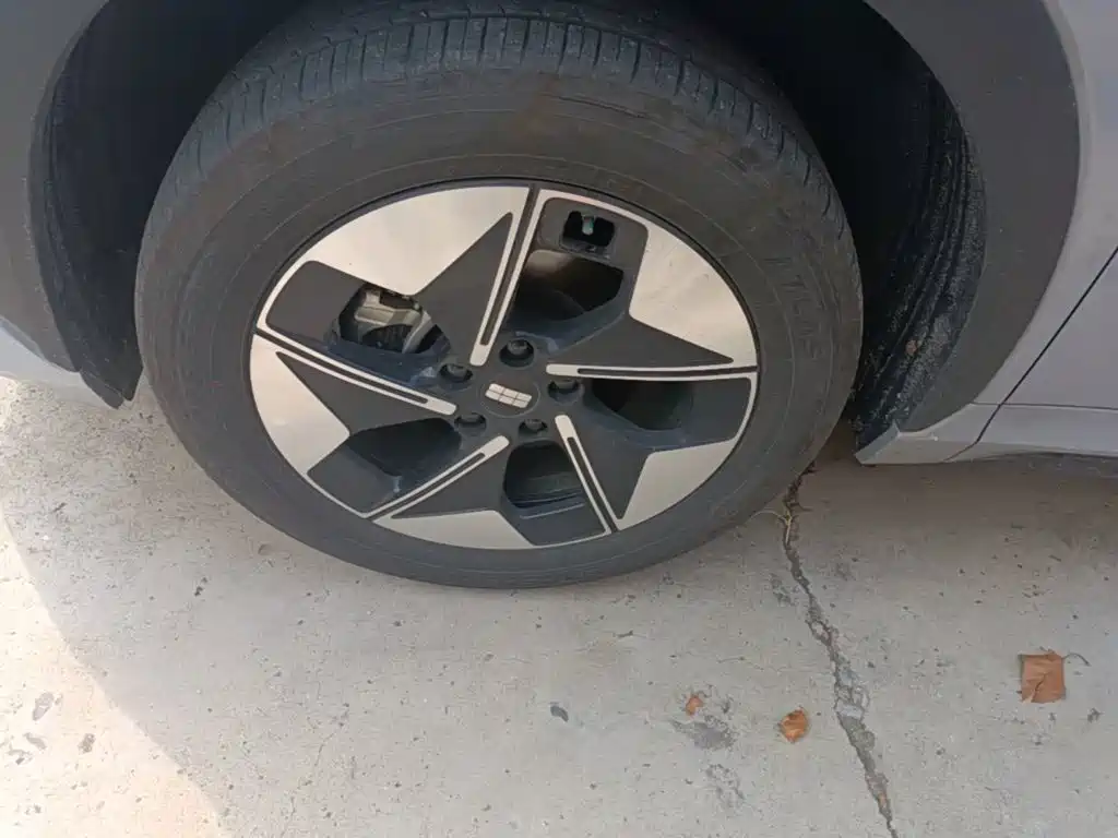 Фото 23 - Geely Galaxy Galaxy E5