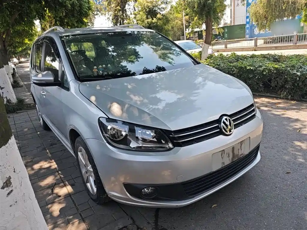 Volkswagen Touran 2015 1.4T Manual Trend Edition 5-seater фото 4