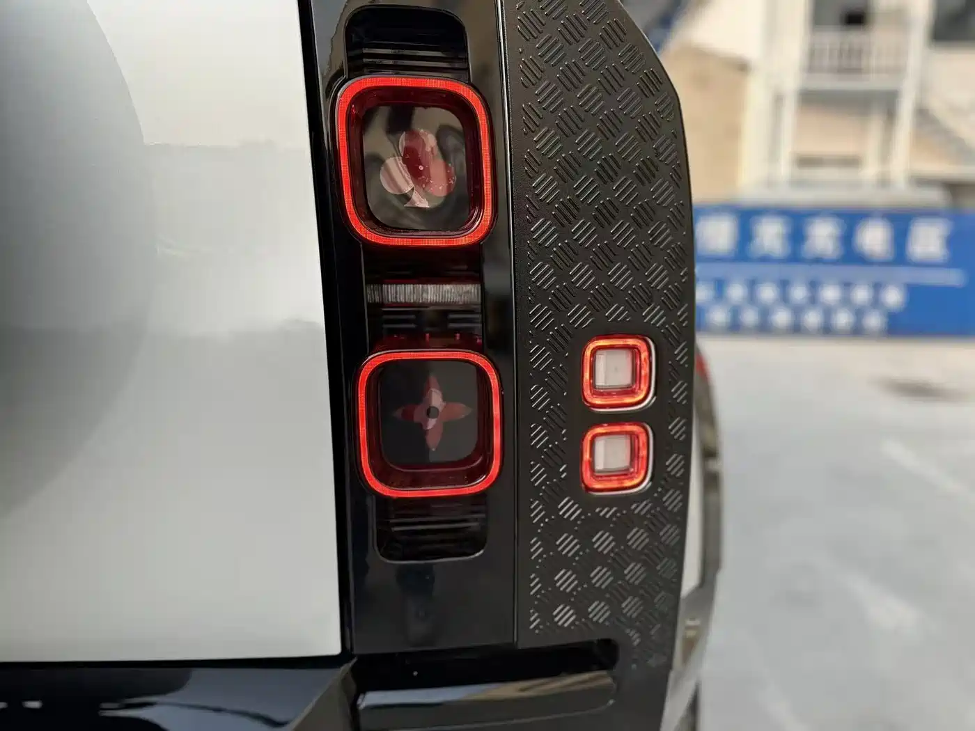 Land Rover Defender 2021 90 P400 X-DYNAMIC S фото 8