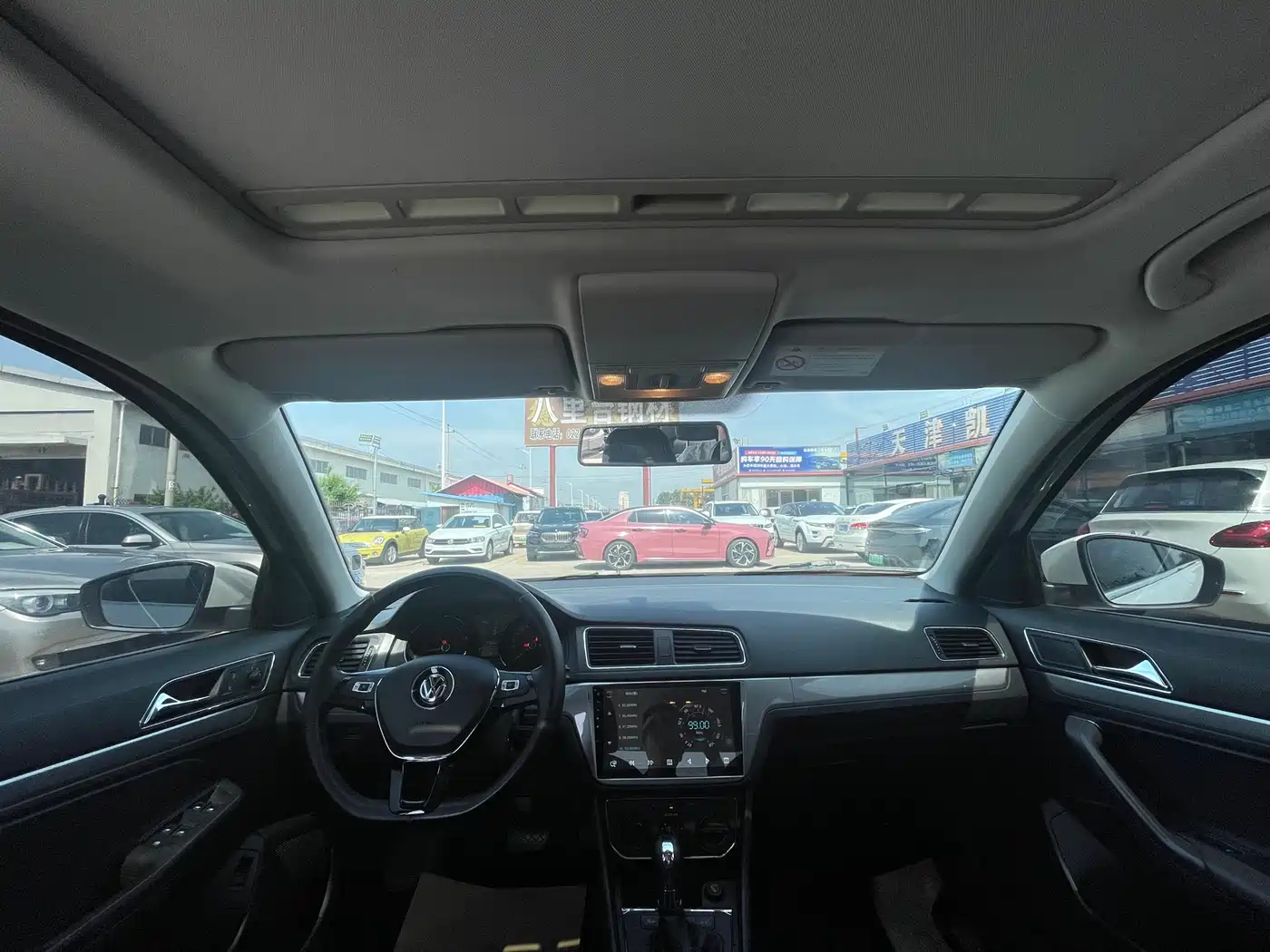 Volkswagen Lavida 2015 1.6L Automatic Comfort Edition фото 6