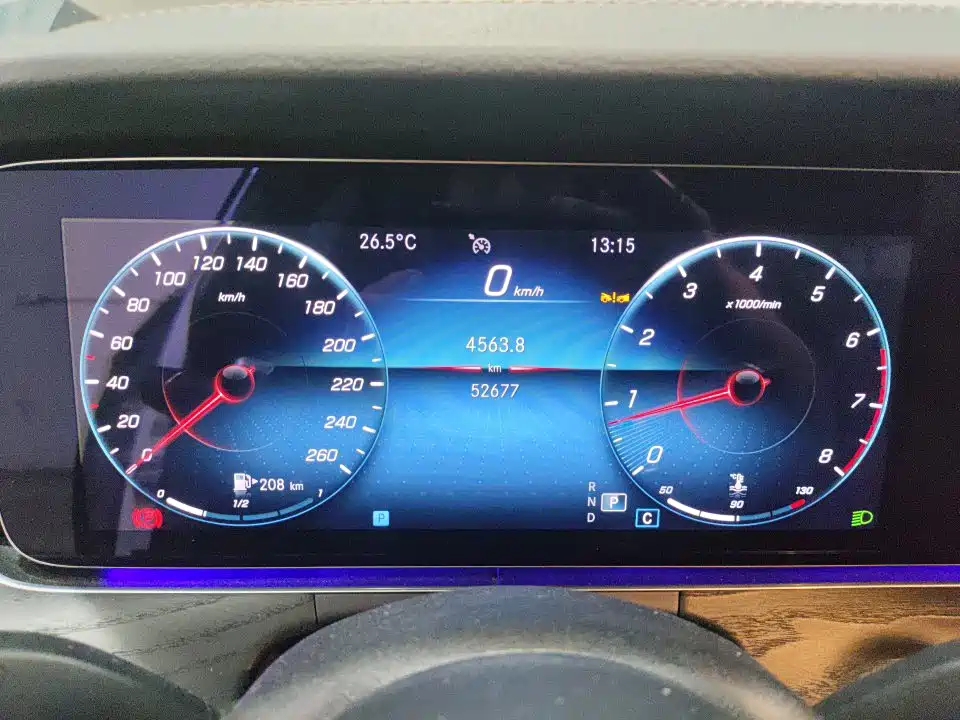 Фото 9 - Mercedes-Benz E-Class