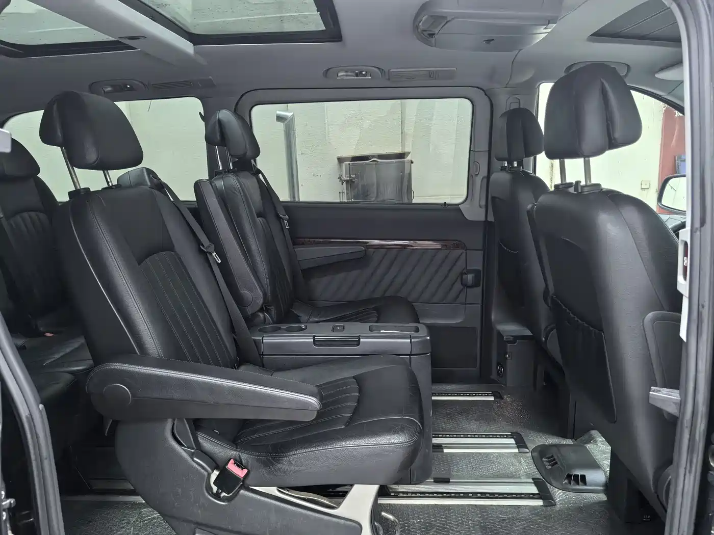 Mercedes-Benz Viano (Import) 2011 3.5L 125th Anniversary Edition 7-Seater фото 15