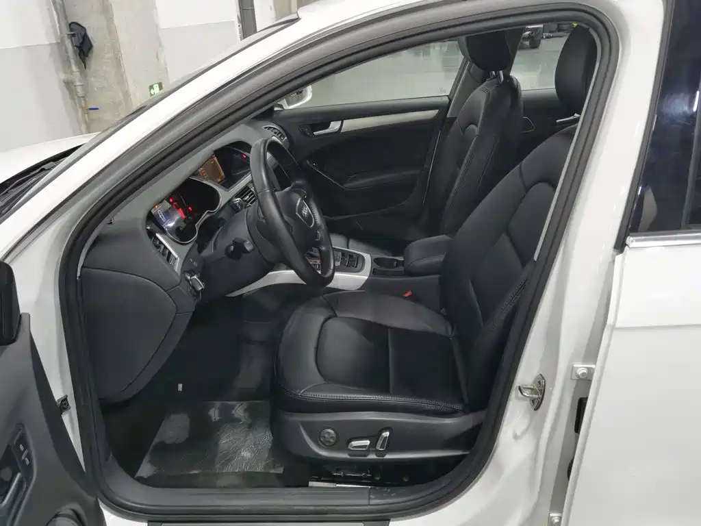Фото 10 - Audi A4L