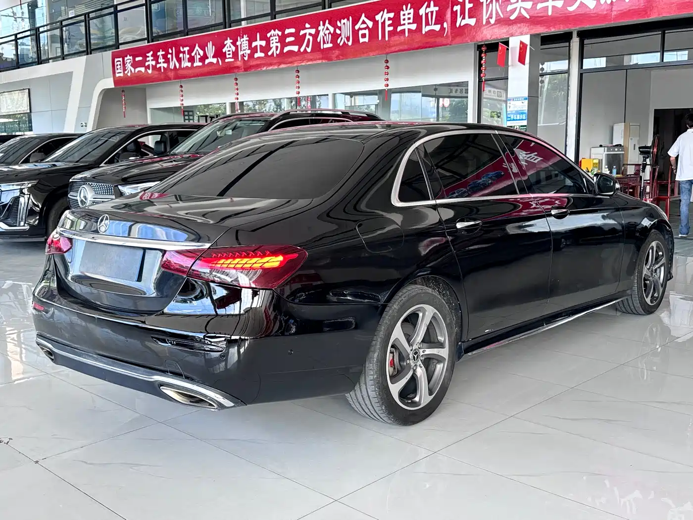 Mercedes-Benz E-Class 2017 E 300 L Luxury фото 7