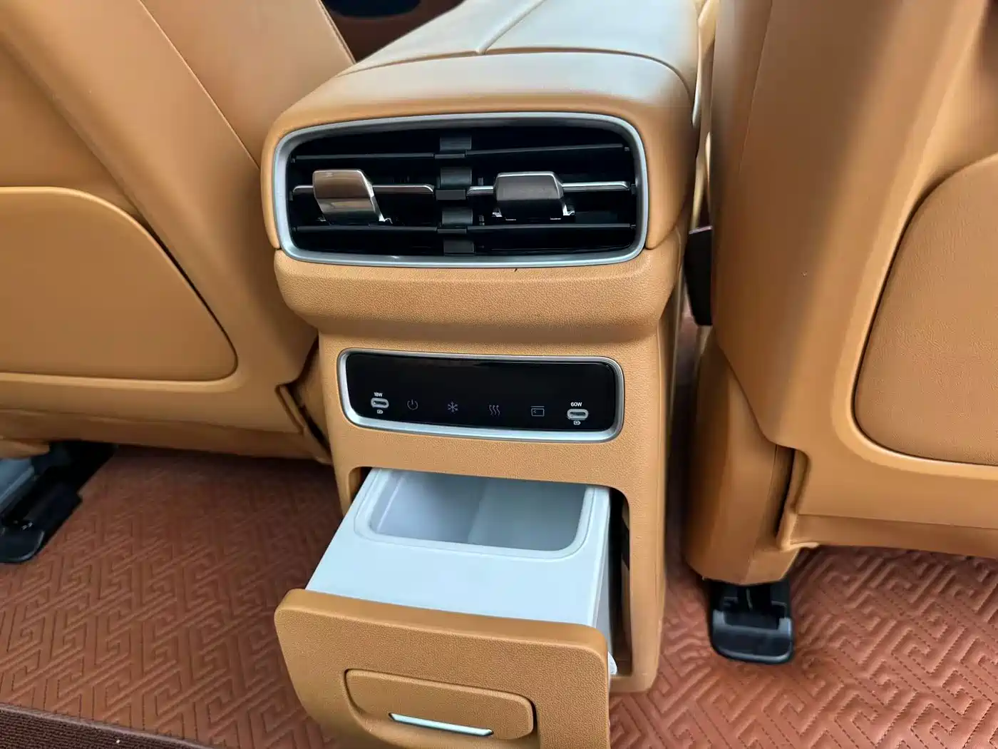 Dongfeng Yipai eπ008 2025 2025 210Max Extended Range 5-Seater