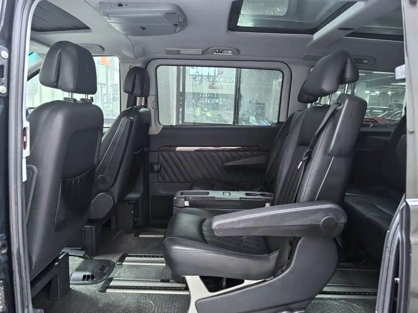 Mercedes-Benz Viano (Import) 2011 3.5L 125th Anniversary Edition 7-Seater фото 12