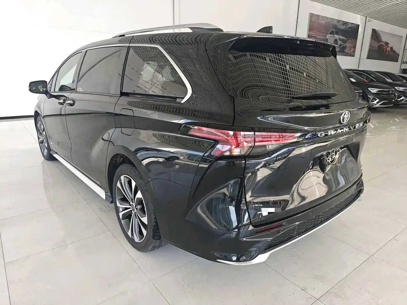 Toyota Granvia 2024 2.5L Hybrid Premium PLUS фото 6