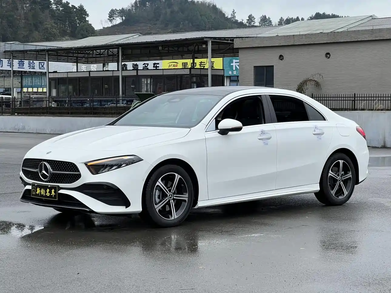 Mercedes-Benz A-Class 2025 A 200 L Fashion Edition