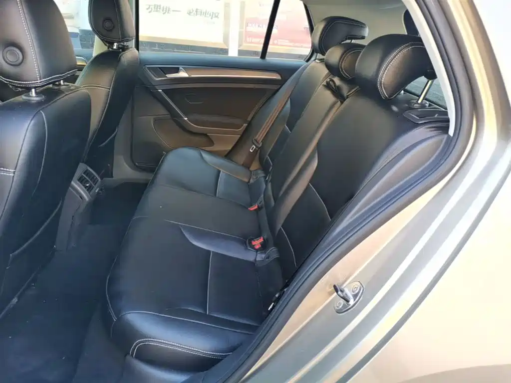 Volkswagen Golf 2015 1.6L Automatic Comfort фото 17