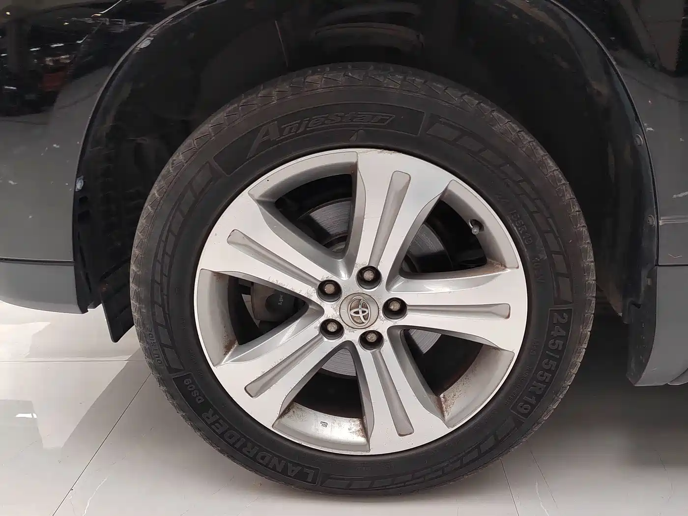 Фото 14 - Toyota Highlander