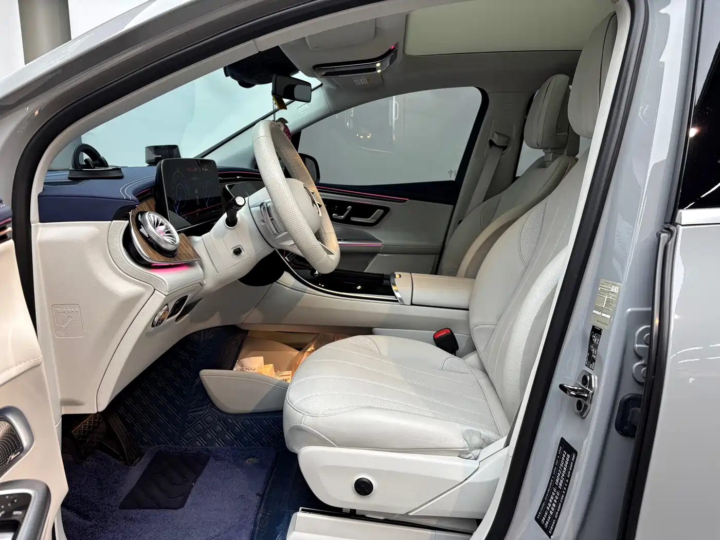 MERCEDES-BENZ EQE SUV