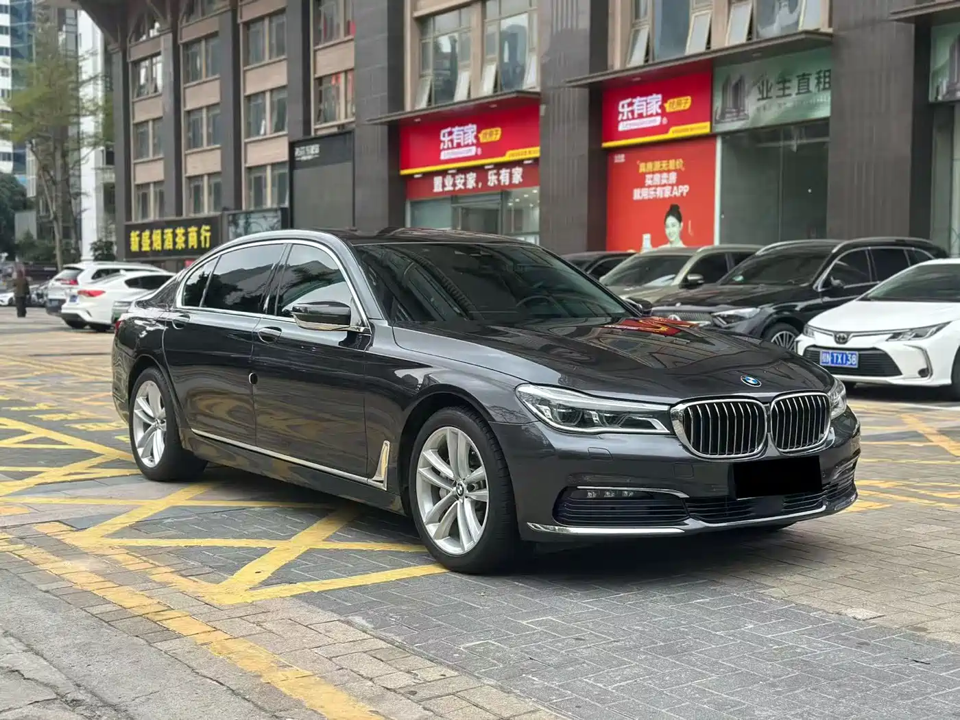 BMW 7 Series 2016 740Li Leading Edition фото 3
