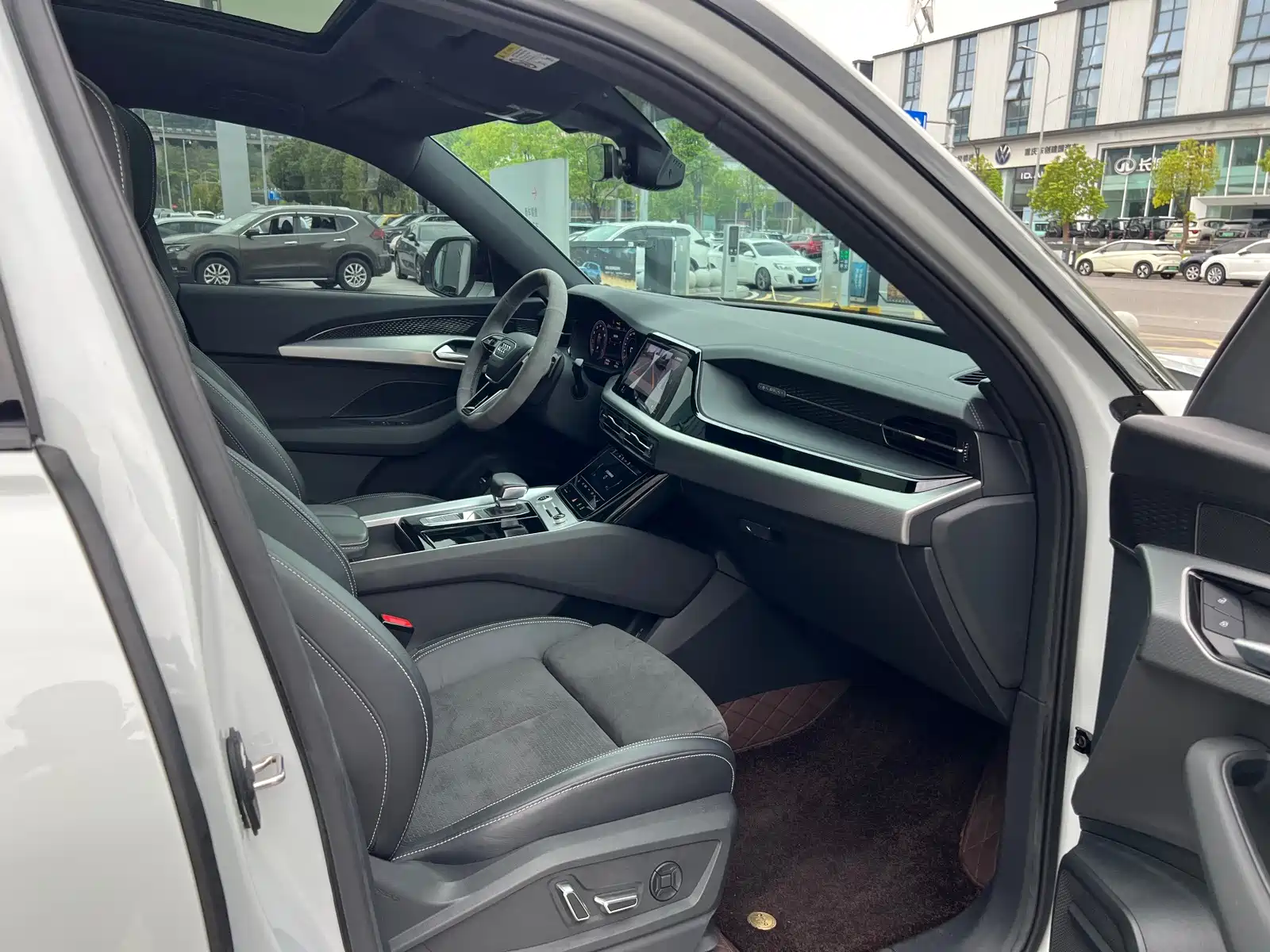 Фото 19 - Audi Q6