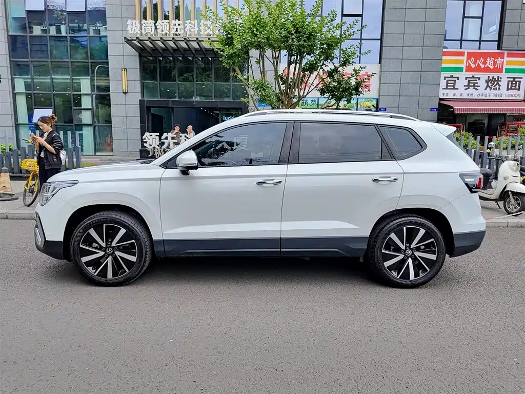 Volkswagen Tharu 2024 300TSI 2WD Bright Moon Edition фото 3