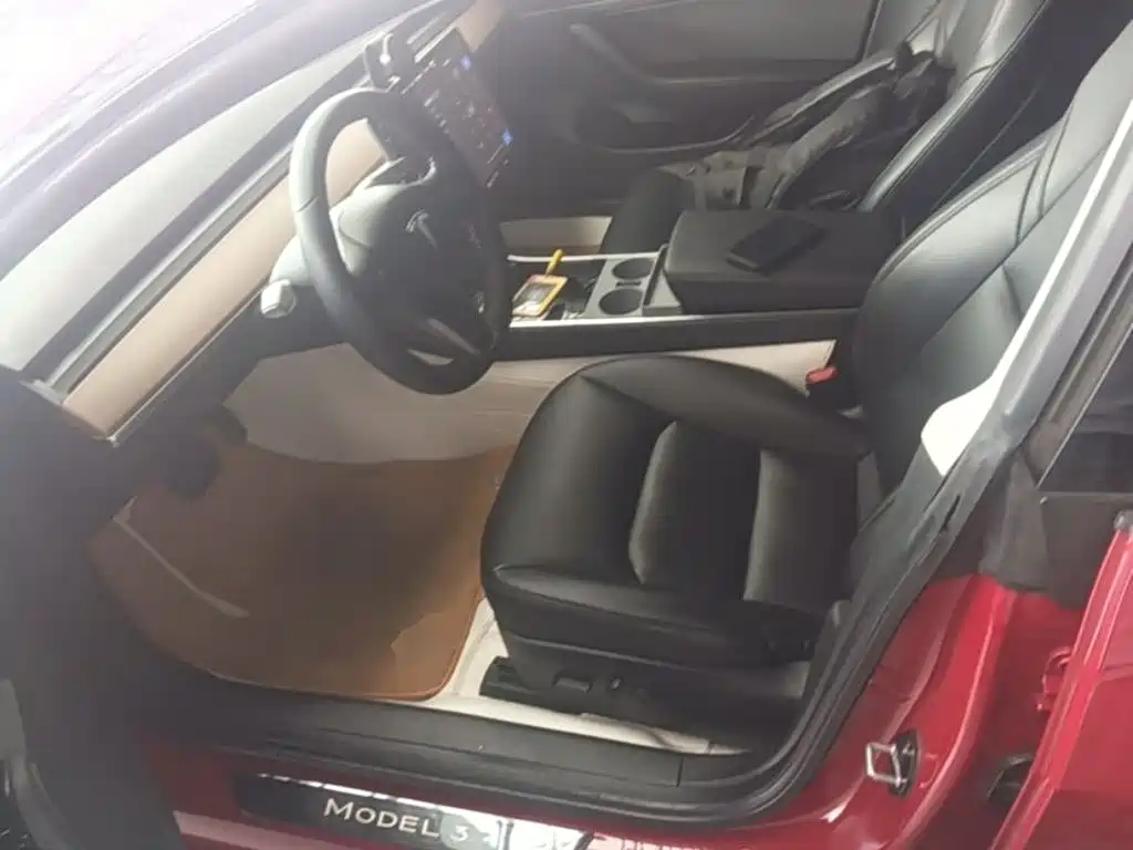 Фото 15 - Tesla Model 3