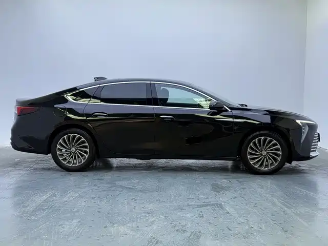 Buick LaCrosse 2025 2026 Model 28T Platinum Edition