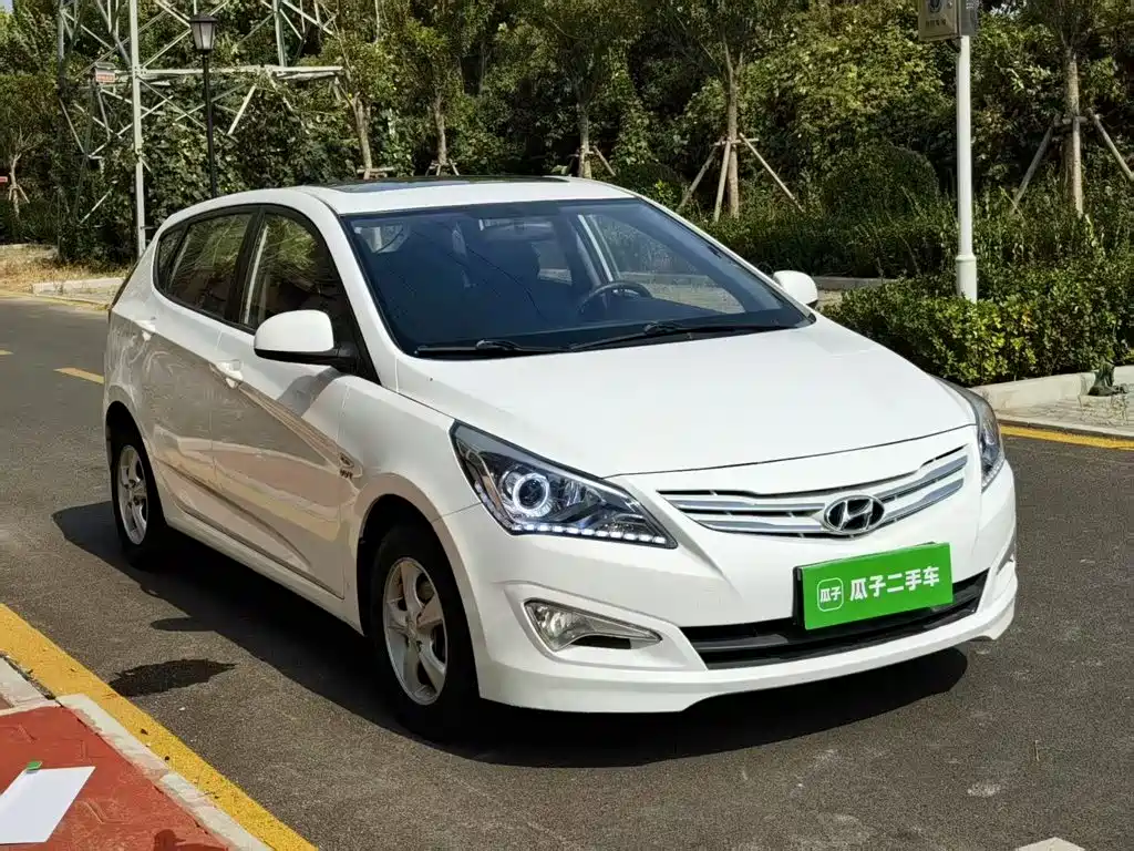 صورة 4 - Hyundai Reina