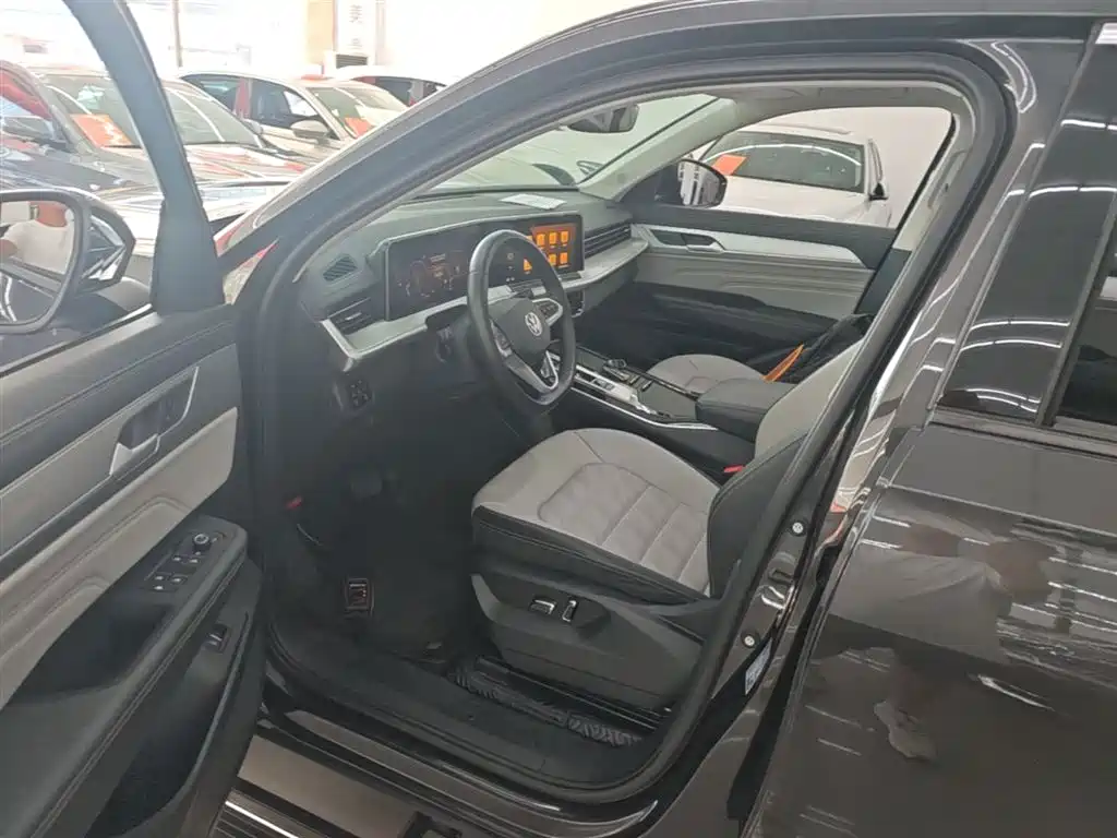 Volkswagen Talagon 2023 330TSI Luxury Touring Edition фото 15