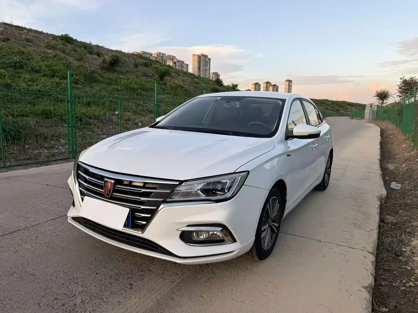 Фото 1 - Roewe i5
