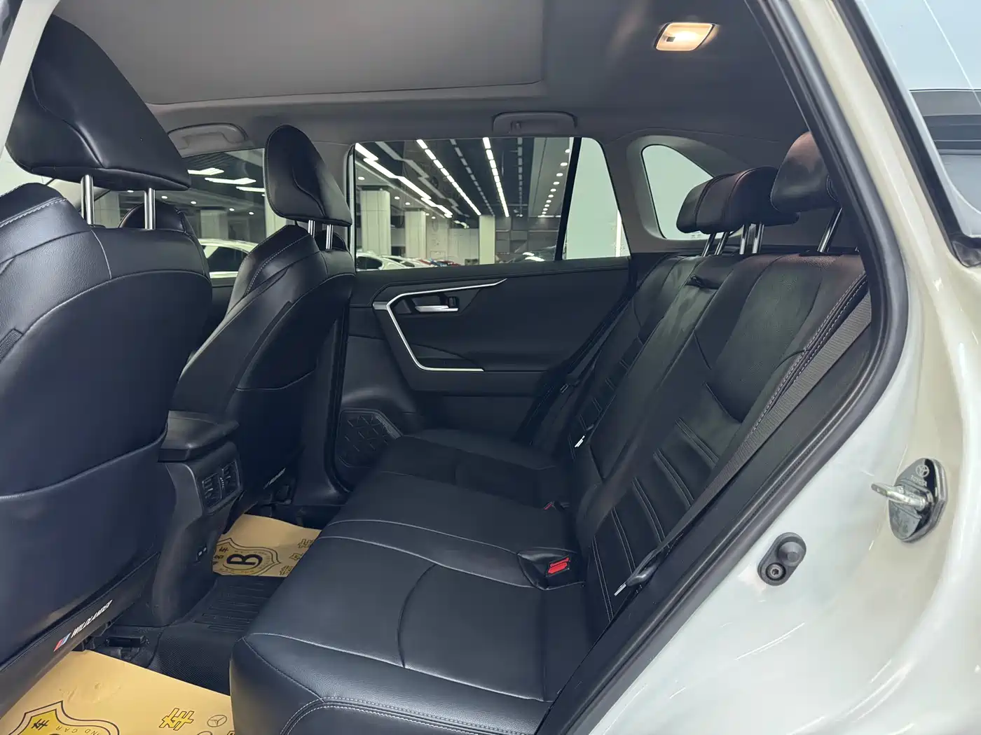 Toyota Wildlander 2023 2.0L CVT FWD Luxury PLUS фото 8