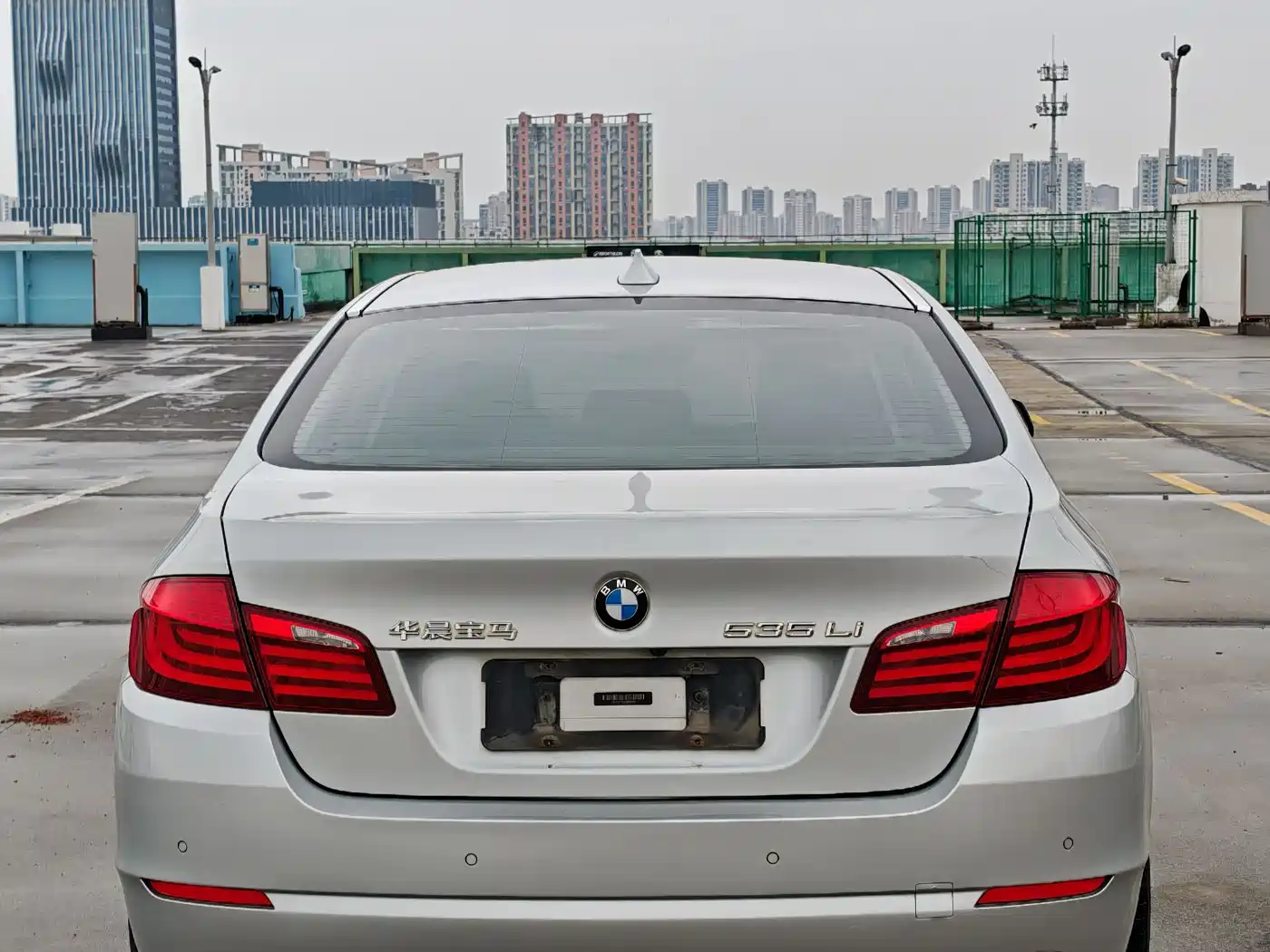 BMW 5 Series 2012 535Li Leadership фото 5