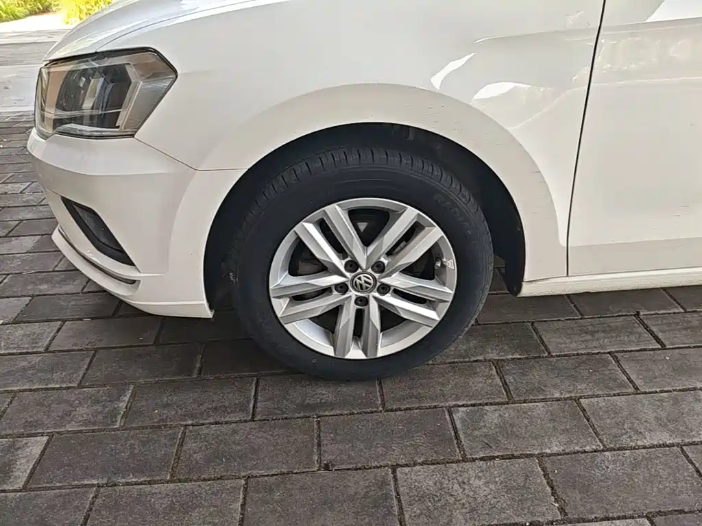 Photo 23 - Volkswagen Jetta