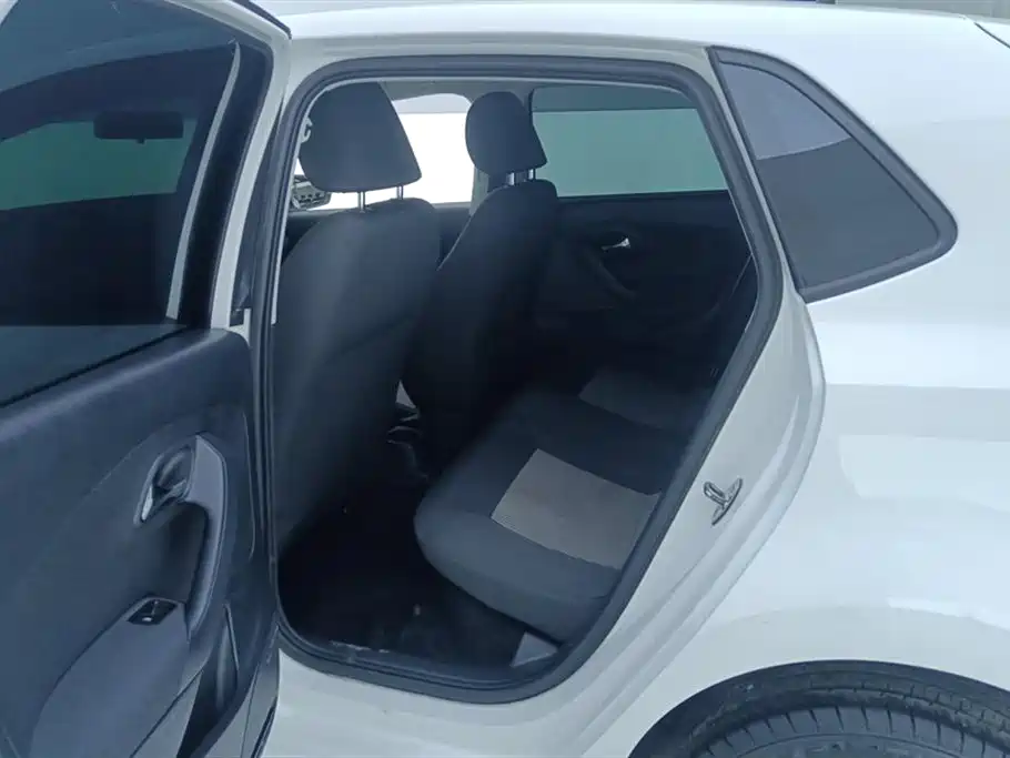 Volkswagen Polo 2016 1.4L Automatic Trend фото 11
