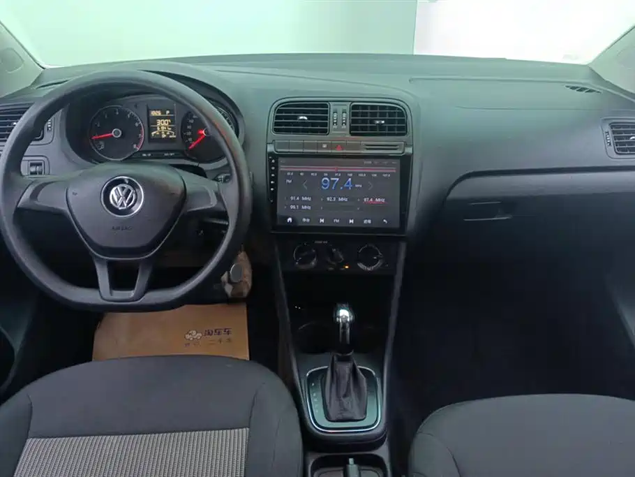 Volkswagen Polo 2016 1.4L Automatic Trend фото 12