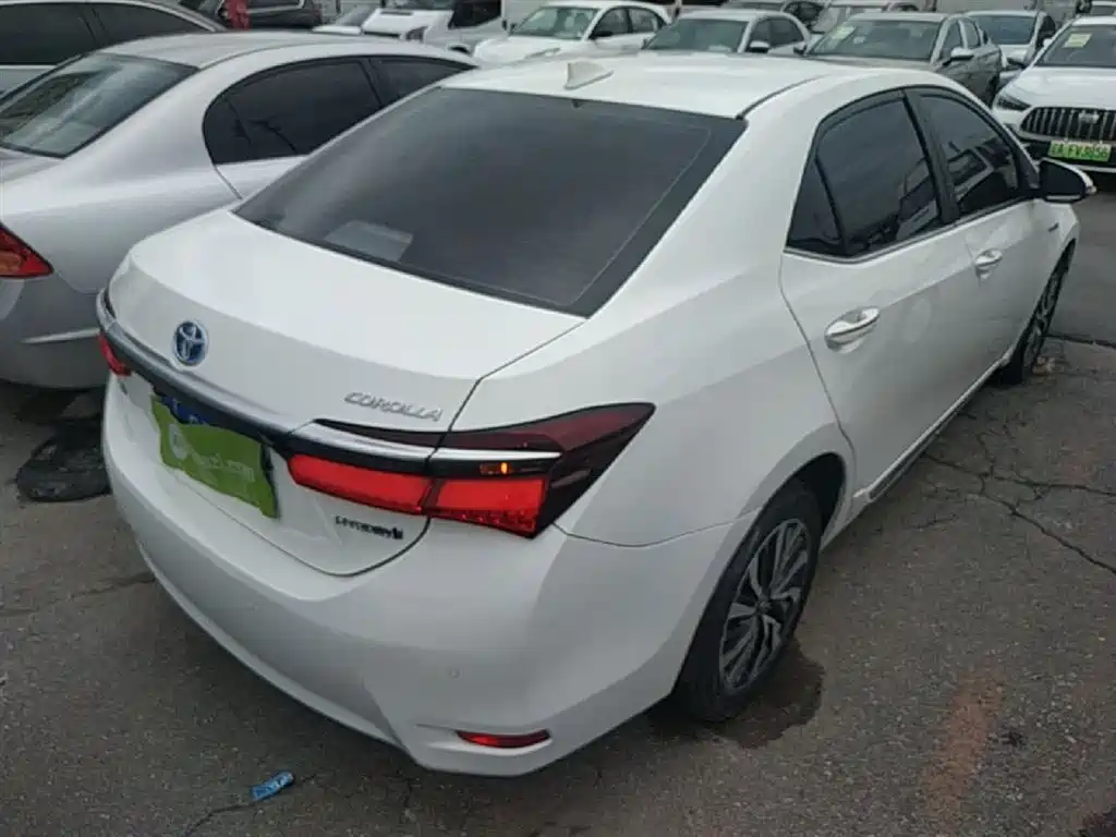 Toyota Corolla 2017 Facelift Hybrid 1.8L E-CVT Elite Edition фото 7