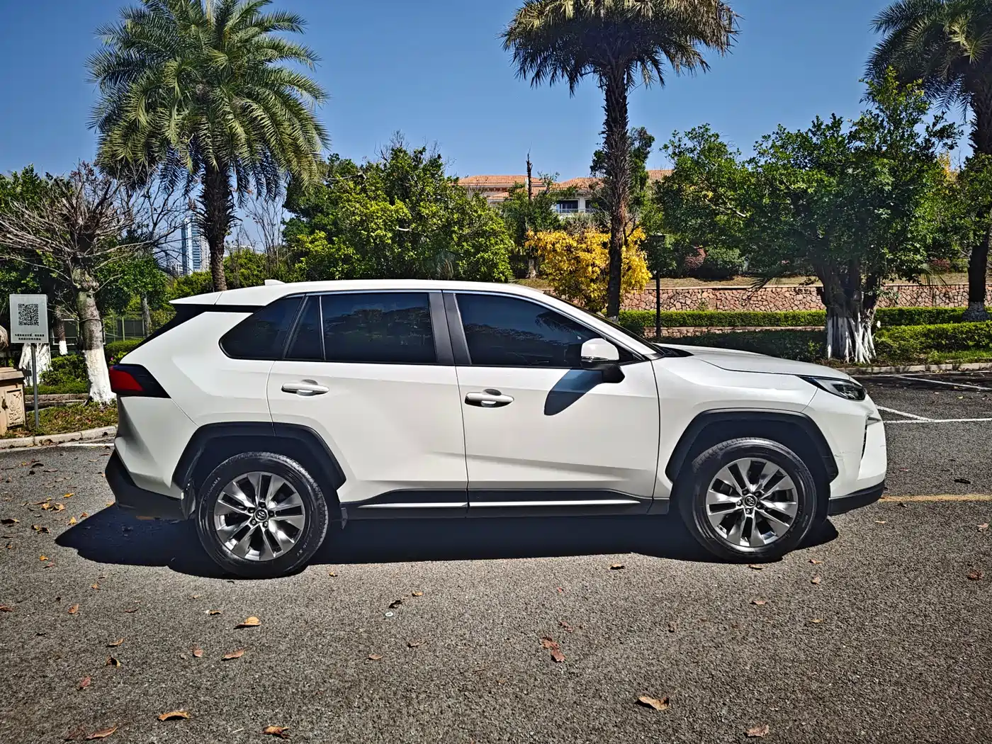 Toyota Wildlander 2023 2.0L CVT FWD Urban фото 10