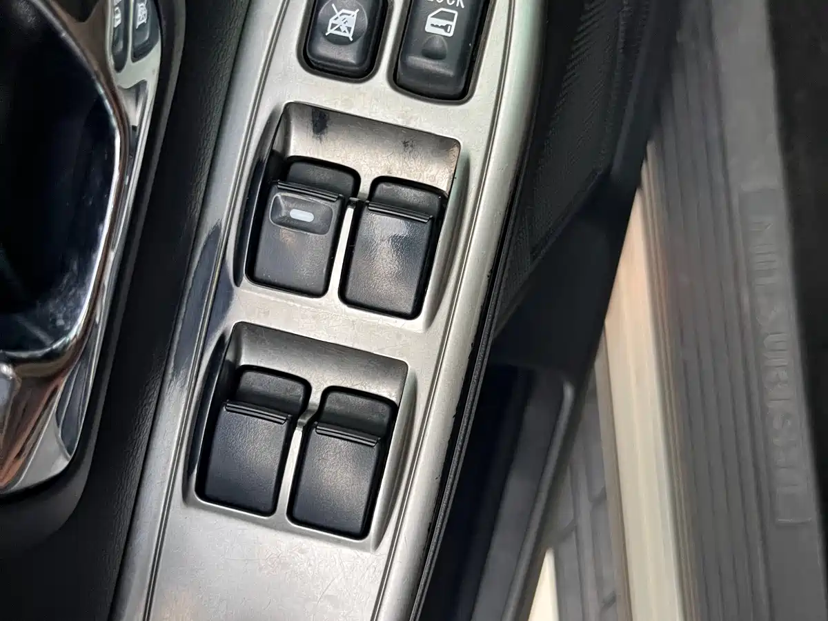 Mitsubishi Pajero (Import) 2019 3.0L Auto Standard Version фото 19