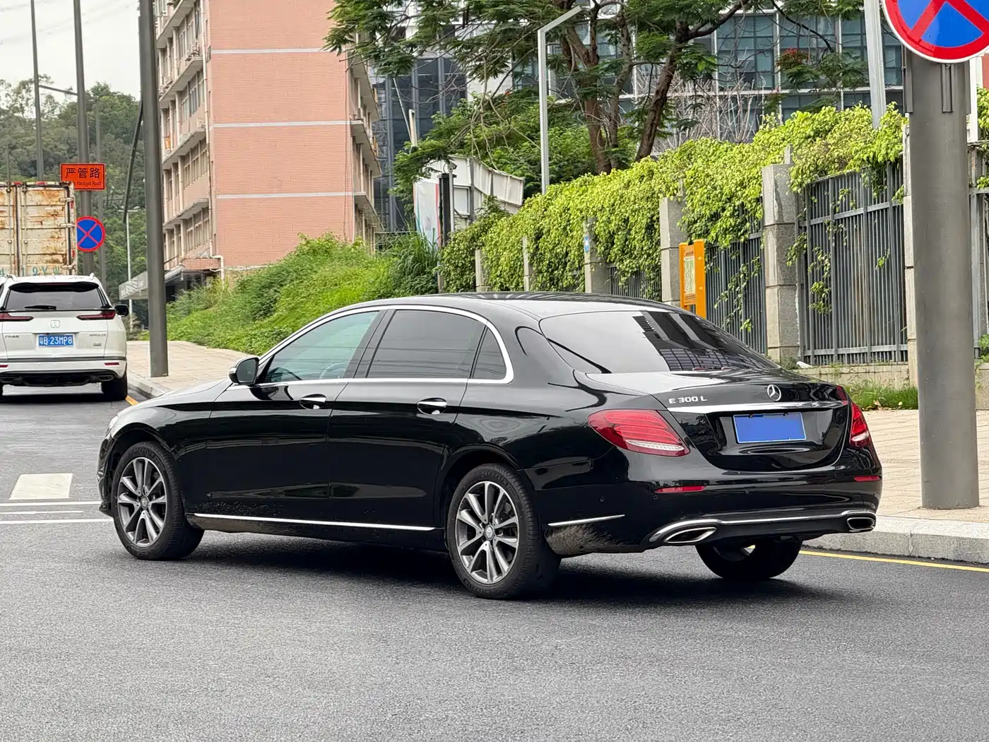 Mercedes-Benz E-Class 2017 E 200 L 4MATIC фото 16