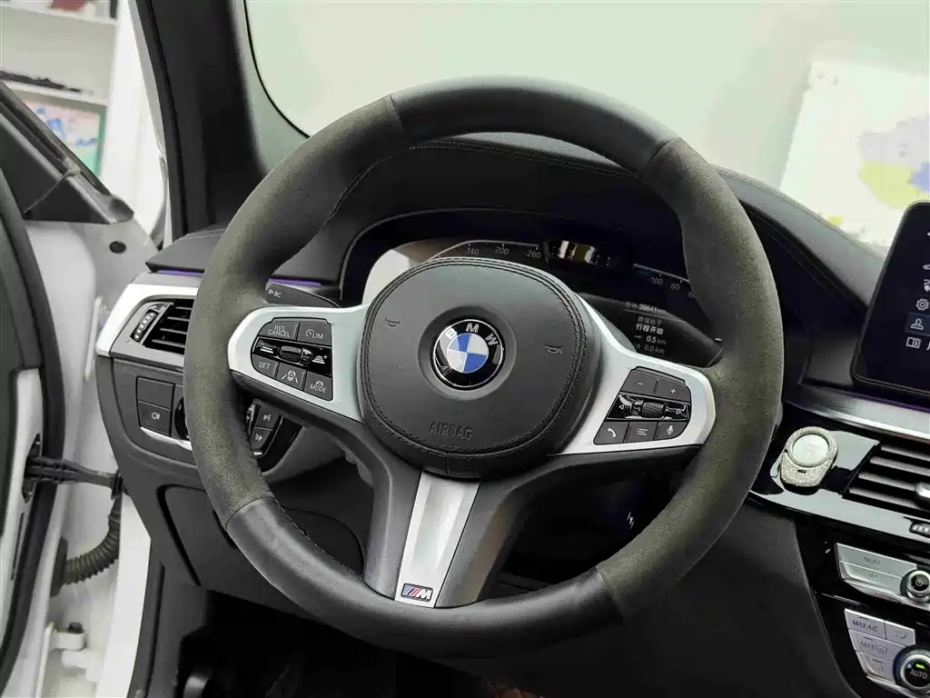 BMW 5 Series New Energy 2021 535Le Pioneer Edition M Sport Package фото 12