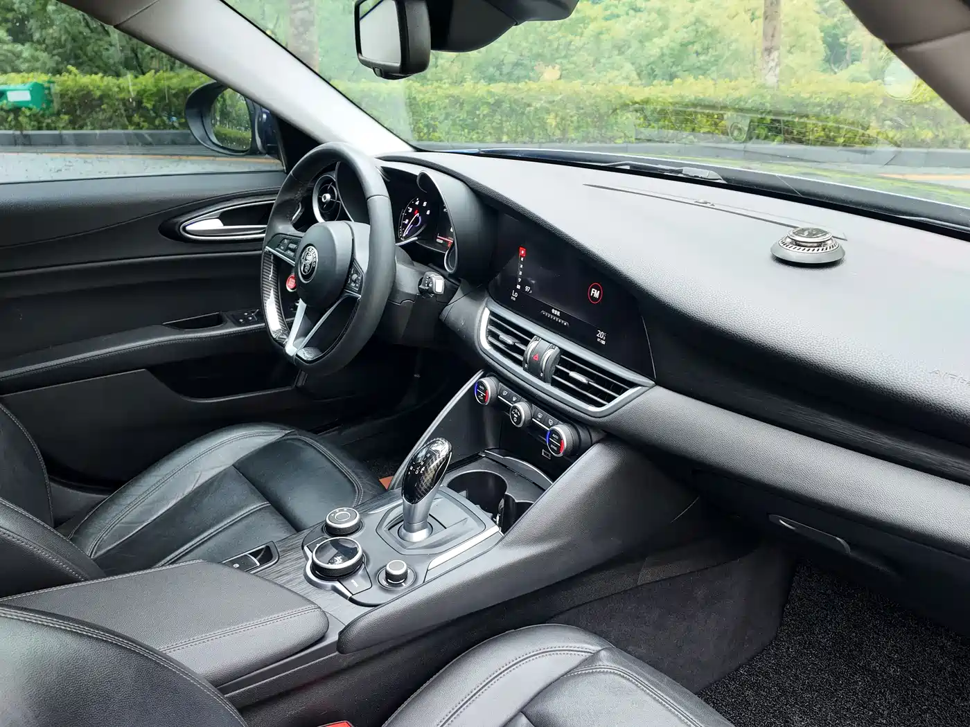 Alfa Romeo Giulia 2019 2017 2.0T 200HP Luxury Edition