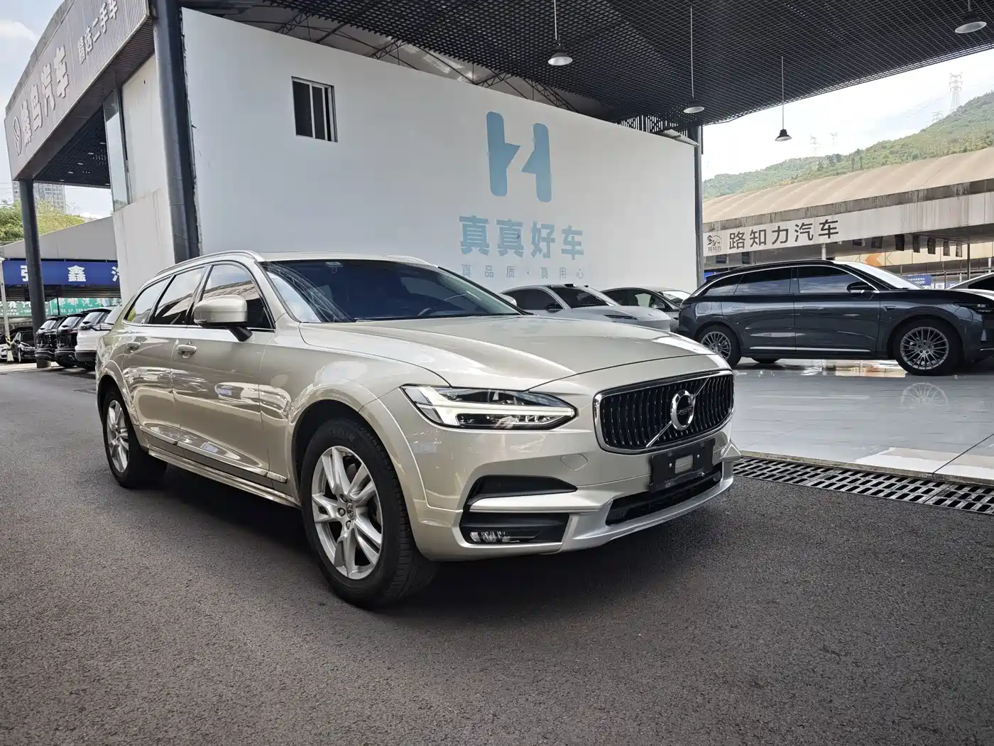 Volvo V90 2019 2019 Cross Country T5 AWD Intelligent Distance China VI