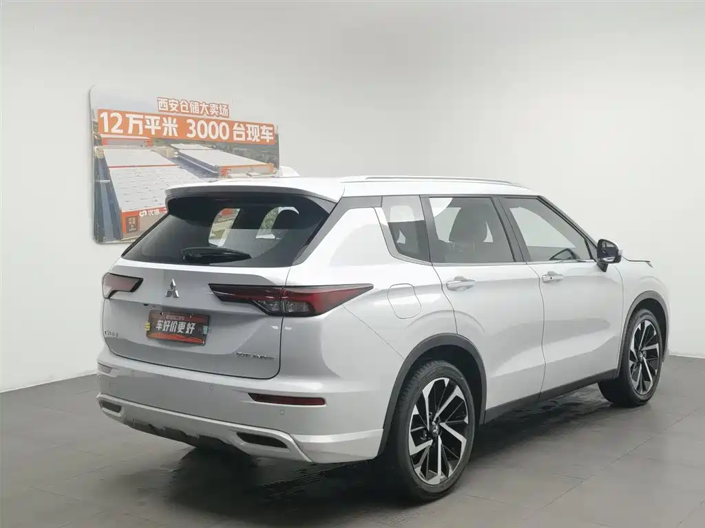 MITSUBISHI OUTLANDER