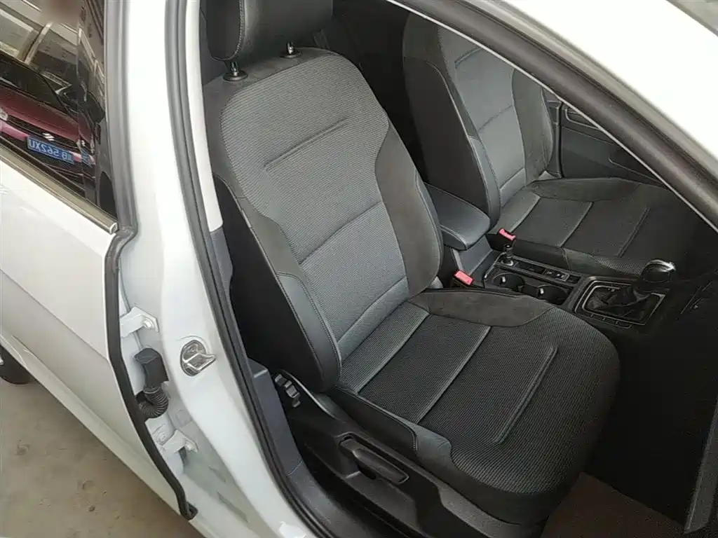 Volkswagen Golf 2018 230TSI Automatic Comfort фото 25