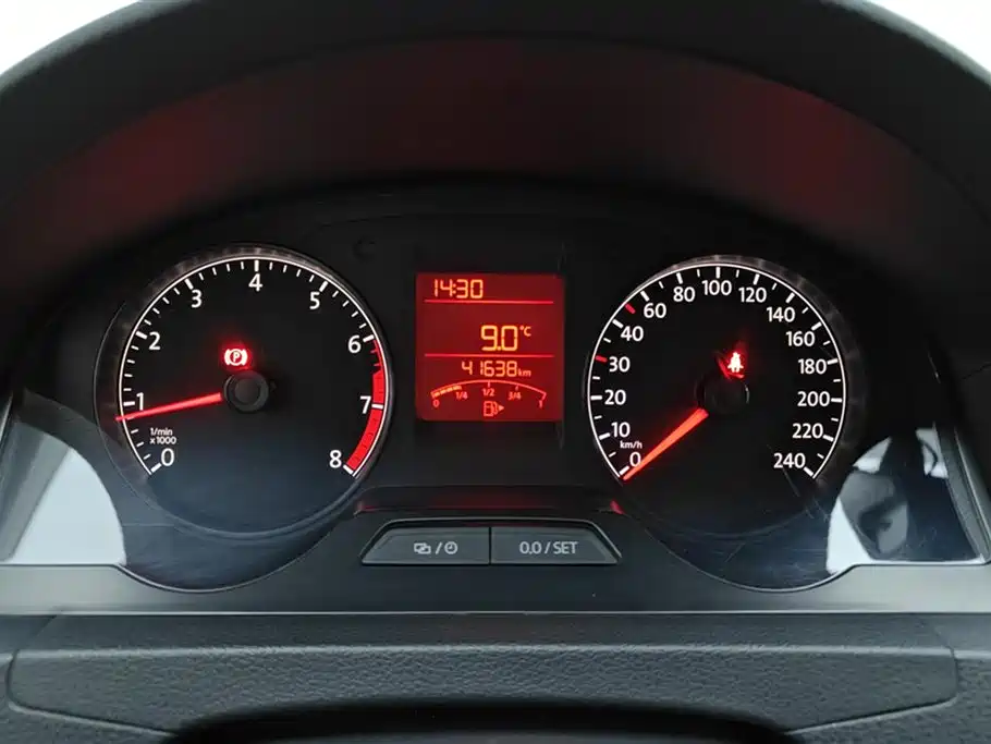 Volkswagen Santana 2015 1.4L Manual Trend Edition фото 14