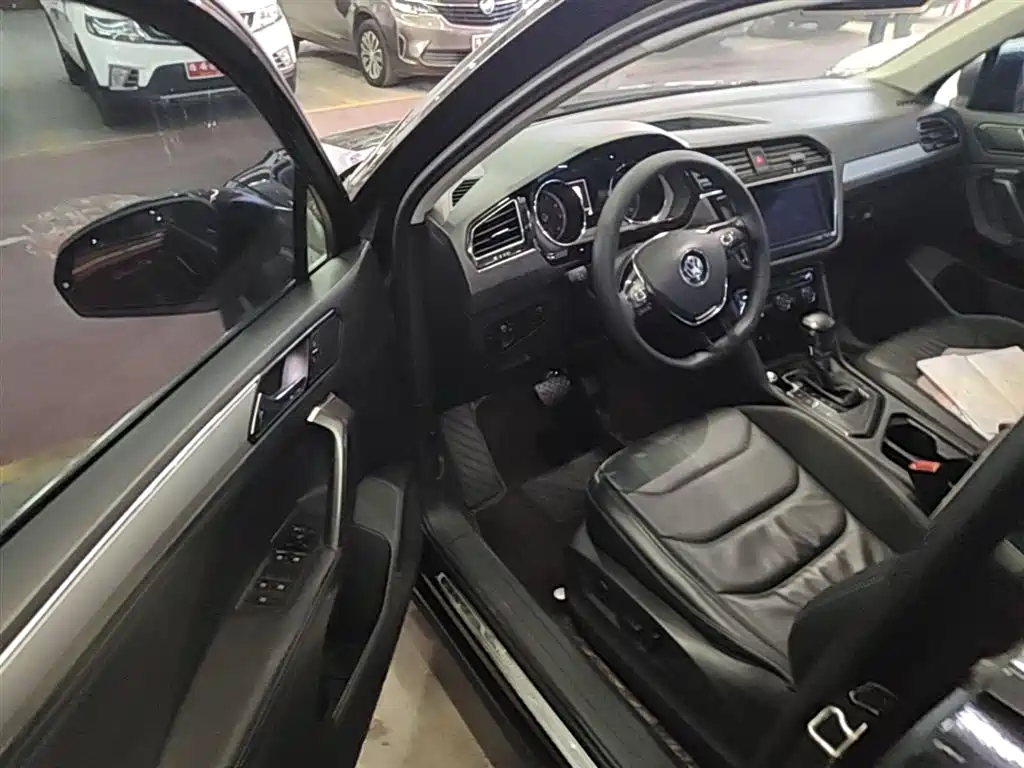 Volkswagen Tiguan L 2019 330TSI Auto 2WD Panorama Comfort Edition China V фото 16