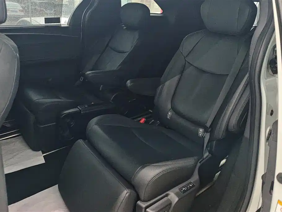 Toyota Sienna 2021 2.5L Hybrid Premium Edition фото 11