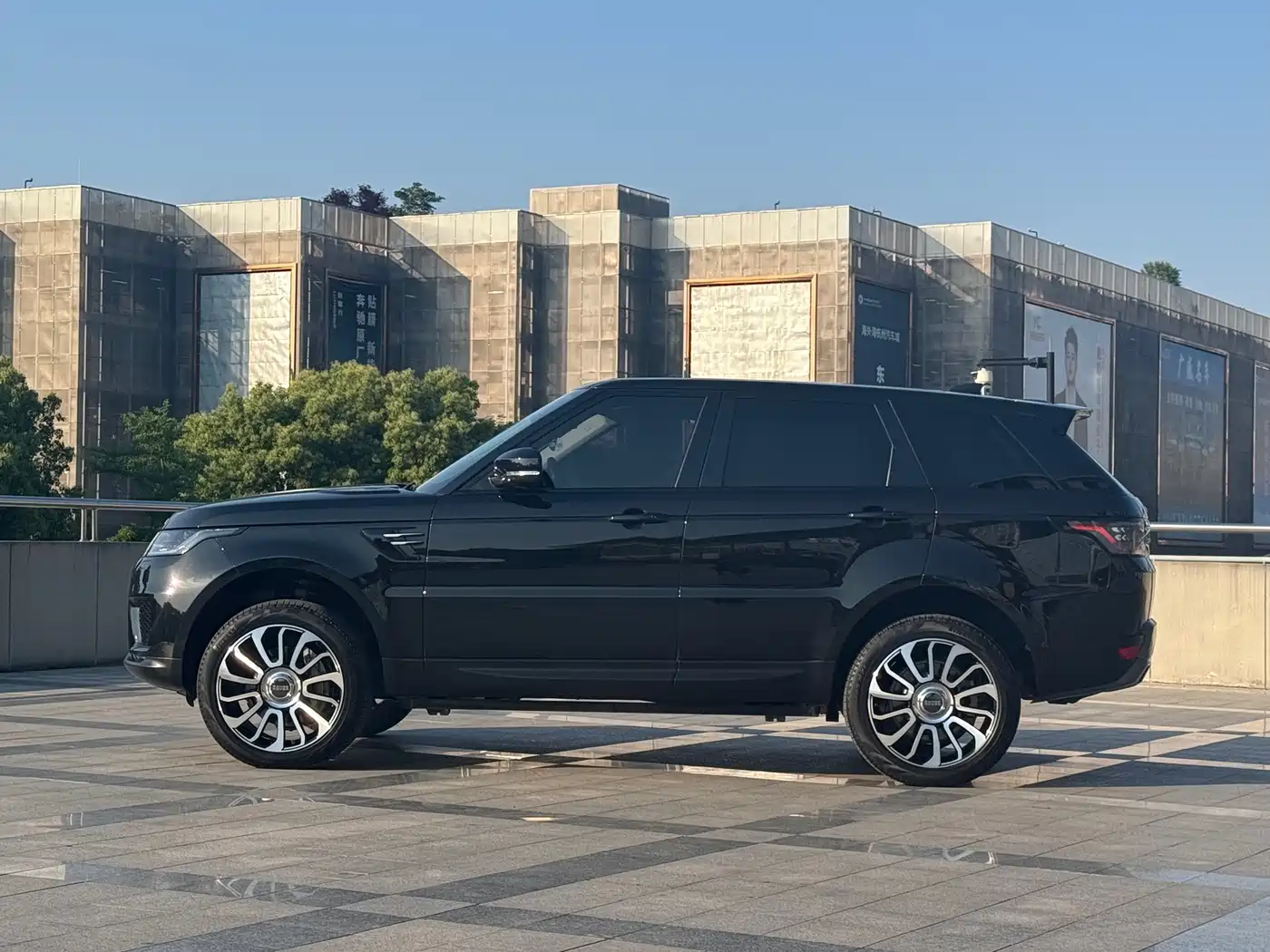 Land Rover Range Rover Sport 2020 3.0 L6 SE фото 8