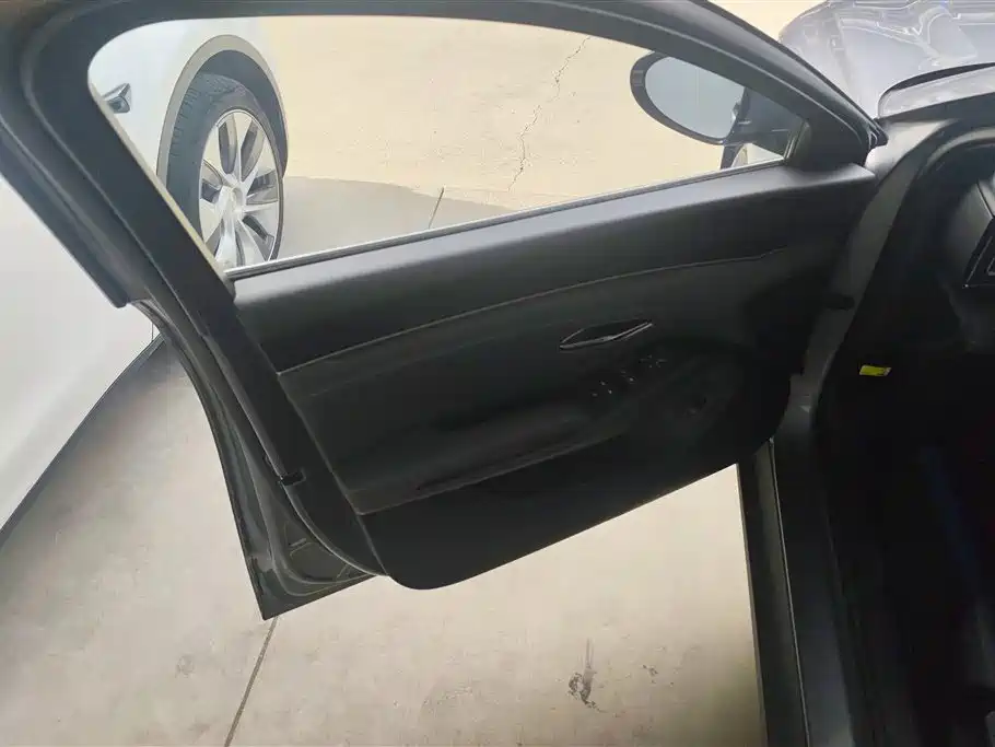 BYD Qin L 2024 DM-i 80KM Leading Edition фото 7