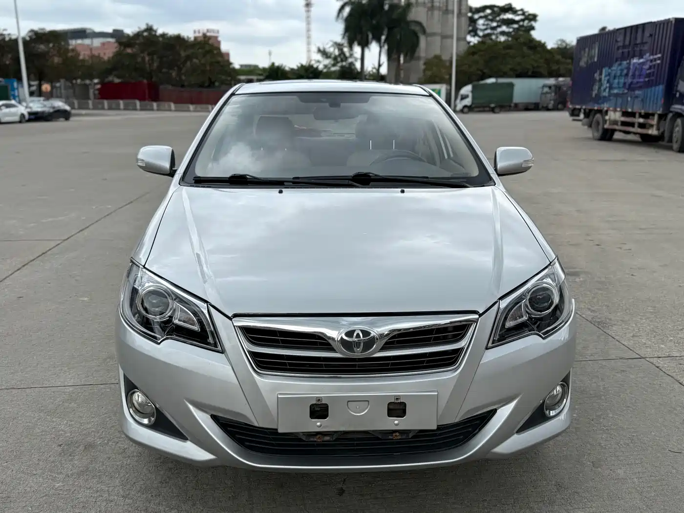 Toyota Corolla 2013 1.6L Automatic Luxury фото 2