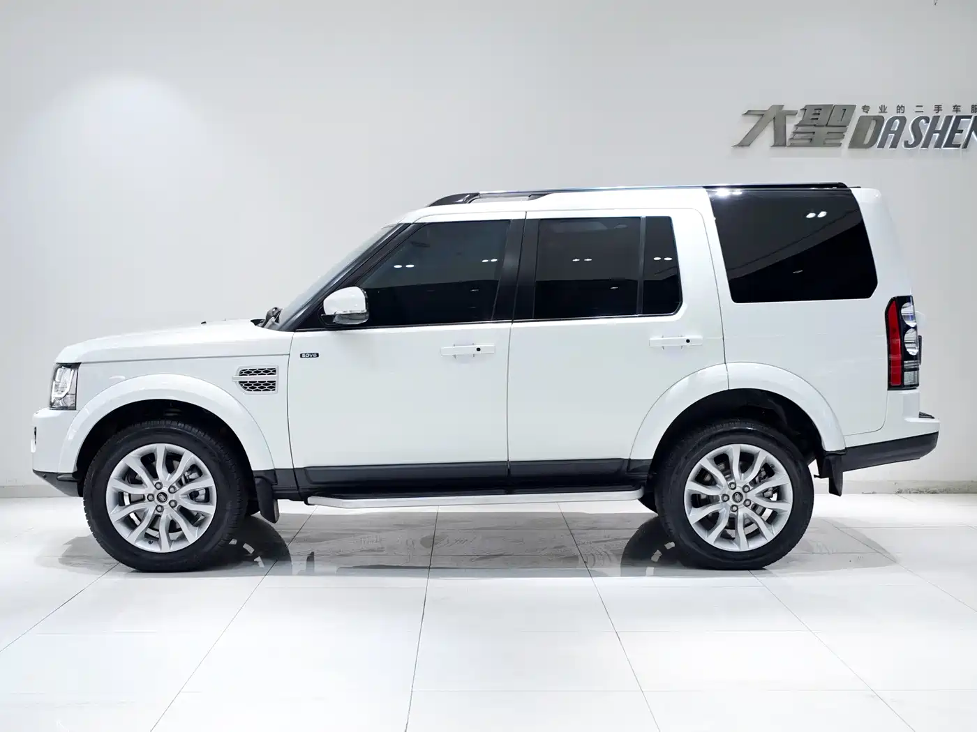 Land Rover Discovery 2015 3.0 SDV6 HSE Diesel фото 3