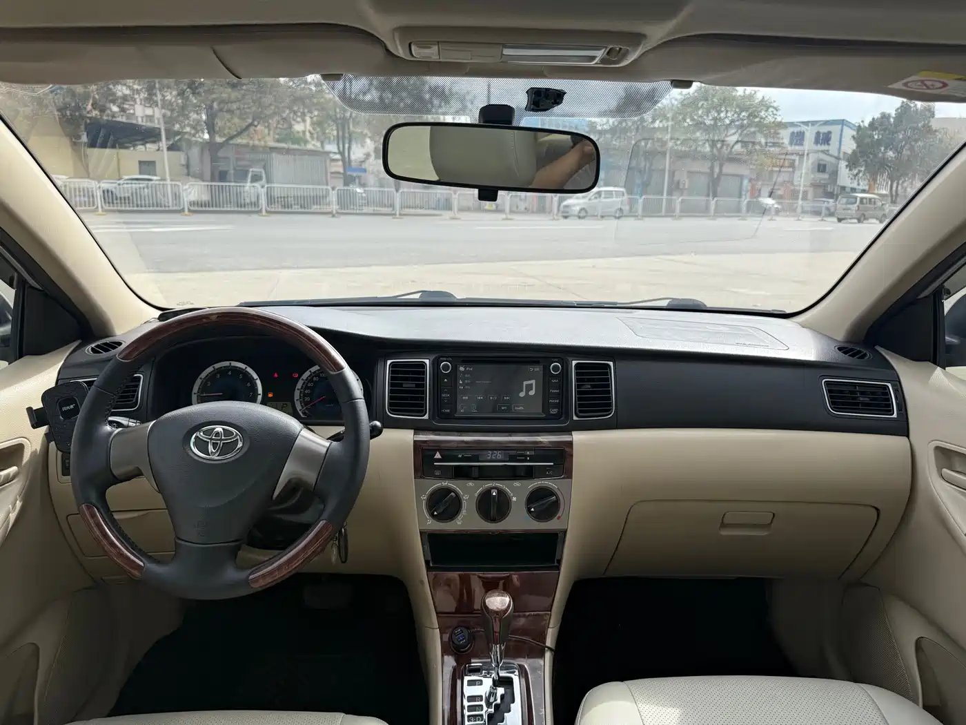 Toyota Corolla 2013 1.6L Automatic Luxury фото 5