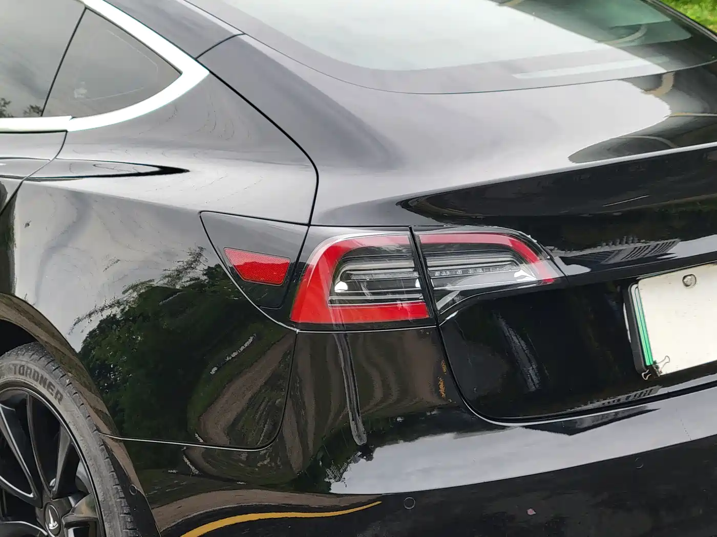 TESLA MODEL 3