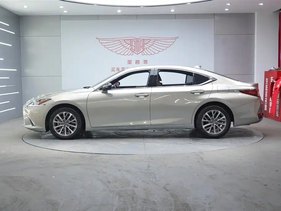 Lexus ES 2023 200 Excellence Edition фото 4
