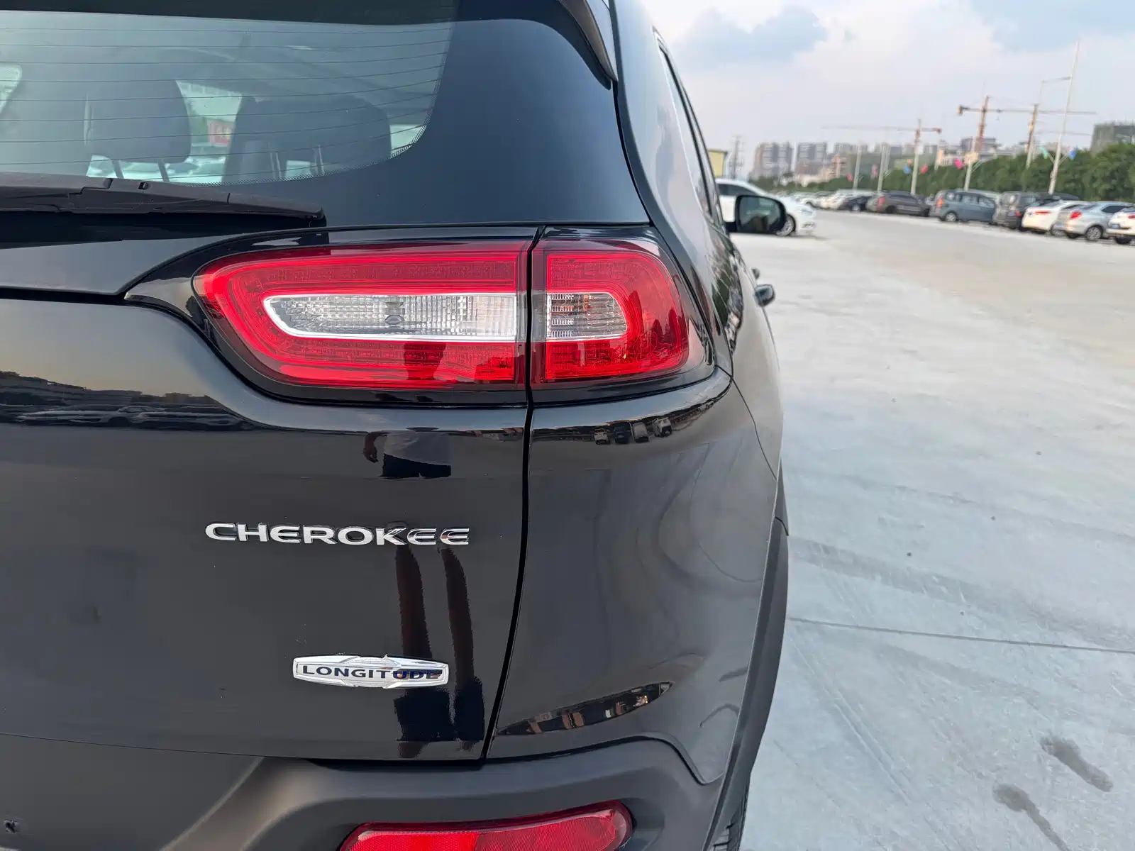 Фото 18 - Jeep Cherokee